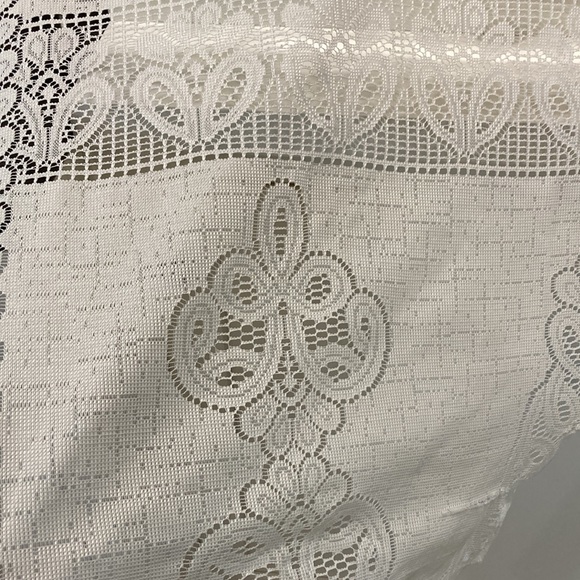Lace curtain. Kitchen Curtain. 1 panel only. Pretty scalloped lace. - Picture 6 of 6